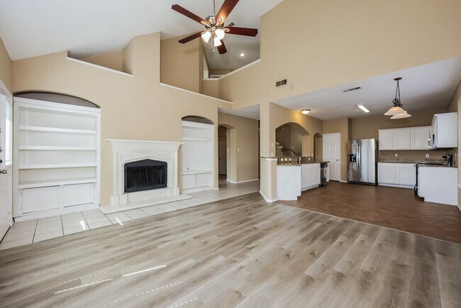 Building Photo - 633 Silverbrook Dr