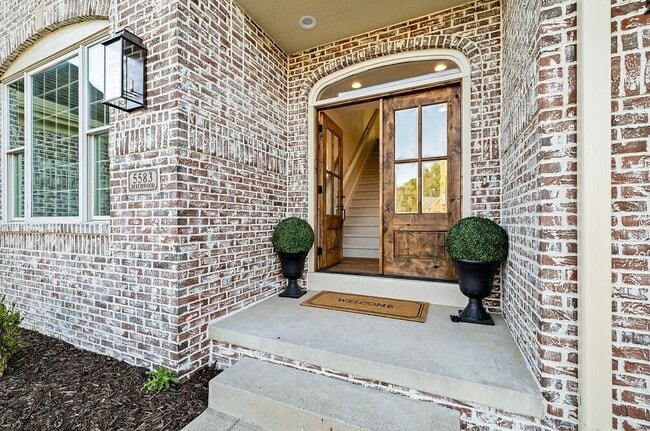 Building Photo - 5583 Beechwood Ter
