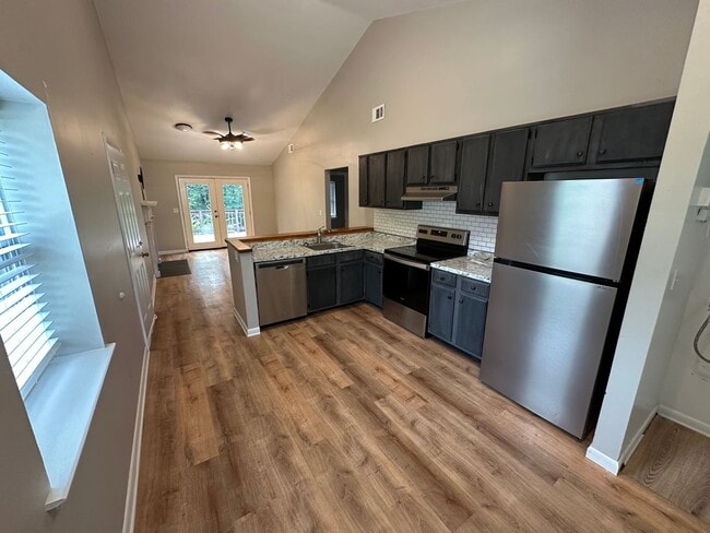 Building Photo - 4630 Woodside Dr