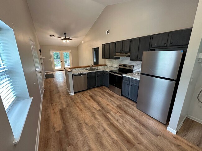 Foto del edificio - 4630 Woodside Dr