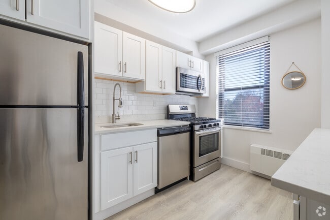 1BR, 1BA - 830SF - Kitchen - Prospect Park Apartments