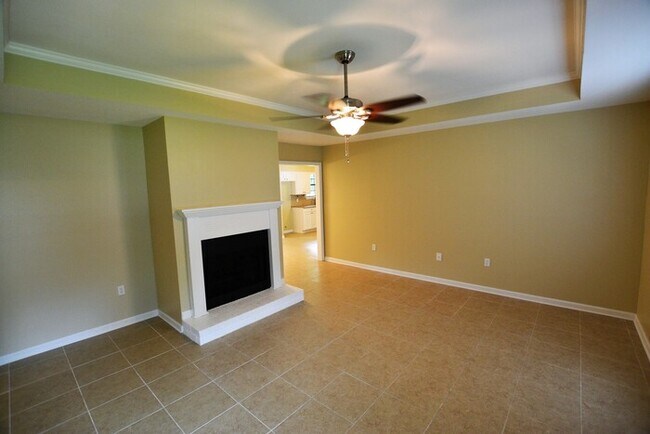 Building Photo - 10238 Dundee Dr