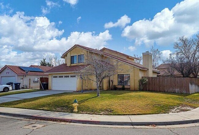 Building Photo - Tehachapi's Best!  3 bdrm/2.5 bath  In Tow...