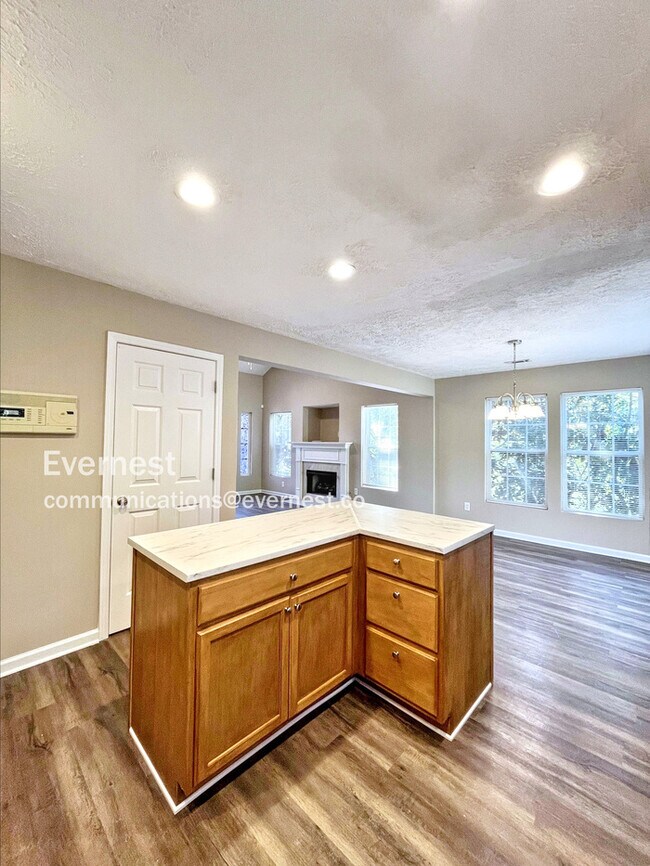 Foto del edificio - 5005 Cobblestone Creek Dr