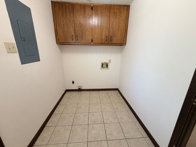 Building Photo - 2 Bedroom/1 Bath Remerton Duplex