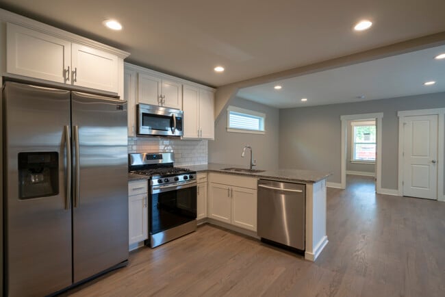 Building Photo - 1012 Helen St NE