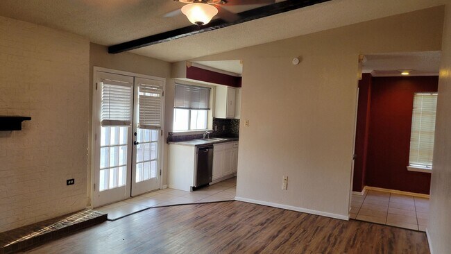 Foto del edificio - Available May! Cozy and comfortable 3/2/2 Home