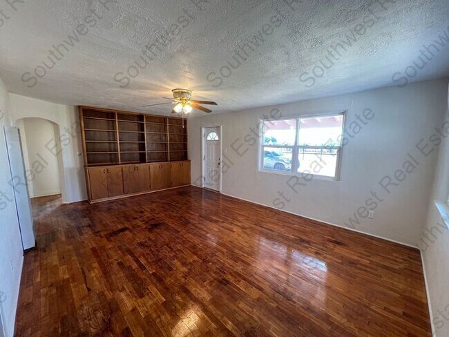 Foto del edificio - Beautiful Newly Renovated 3 Bedroom 2 Bath...