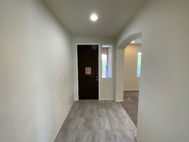 Building Photo - Beautiful 3 Bedroom Plus Office Recent Con...