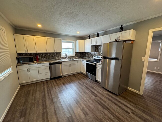 Foto del edificio - 3 bedroom 1 bath home in Davenport