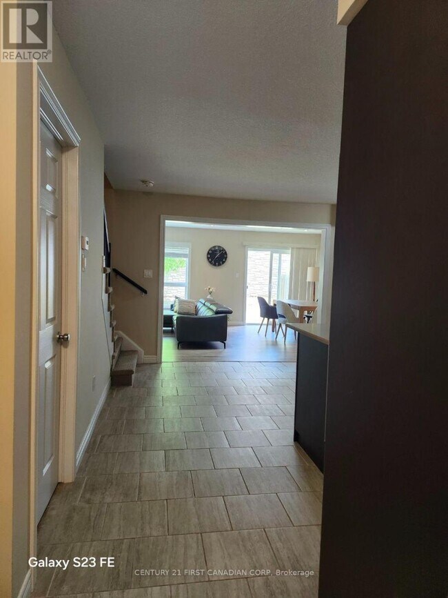 Photo du bâtiment - 1220 Riverbend Rd