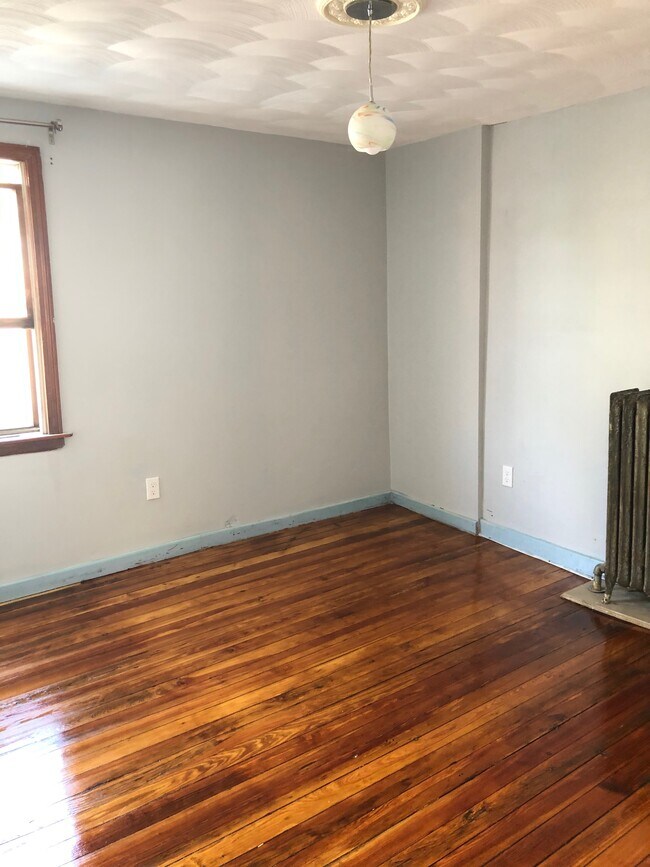 Building Photo - 9 Saratoga St