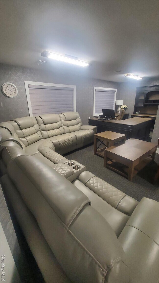 Foto del edificio - 702 Kennedy Dr