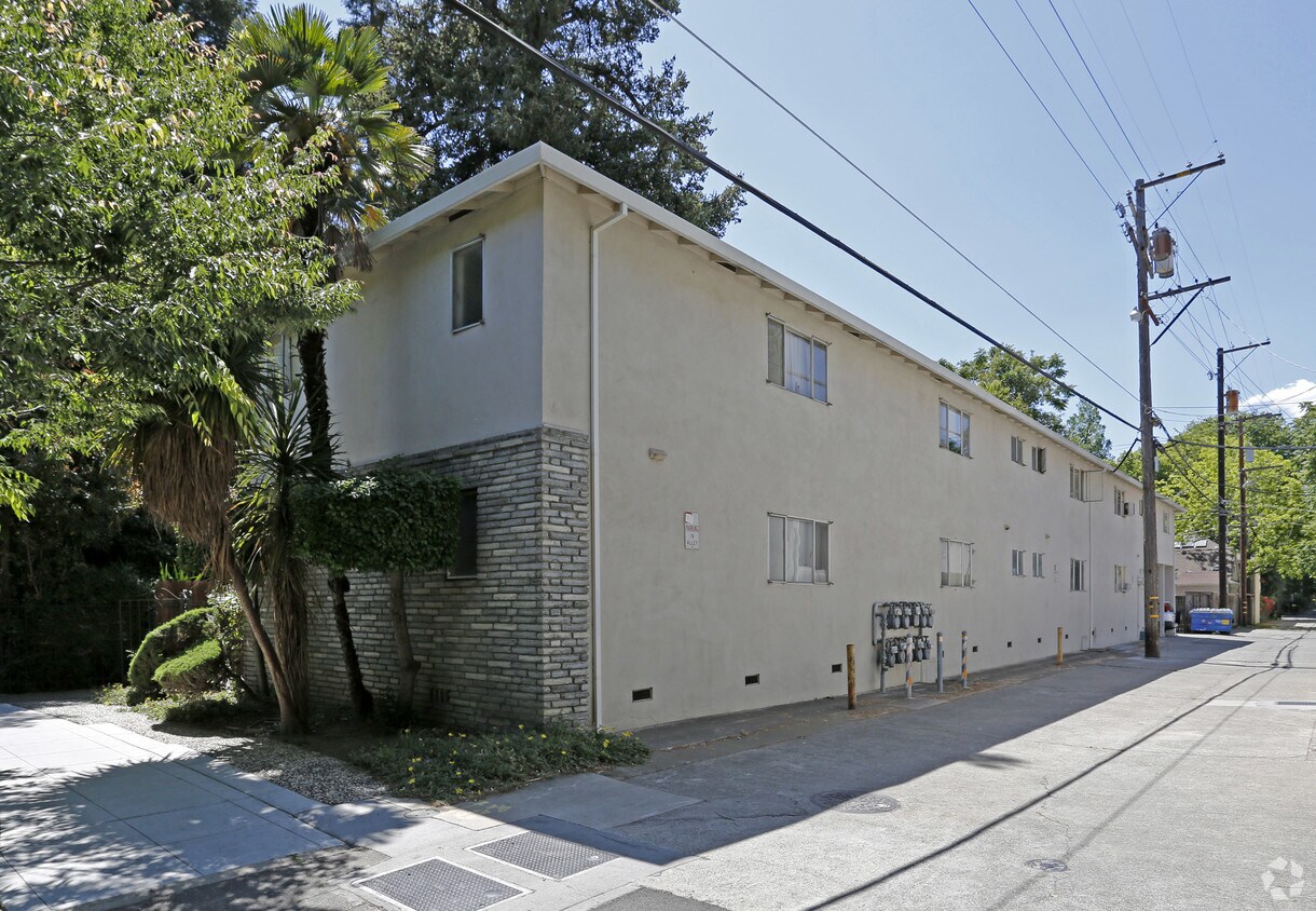 Building Photo - 616 23rd St