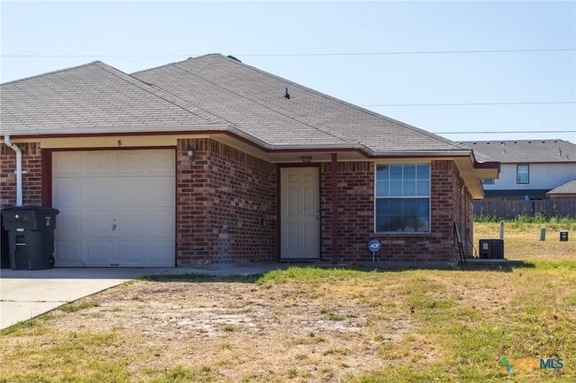 Building Photo - 2804 Alma Dr