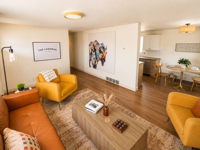 Building Photo - Fully Furnished 3BR | Renovated | All Utilities Included | Ideal for 30+ Day Stays