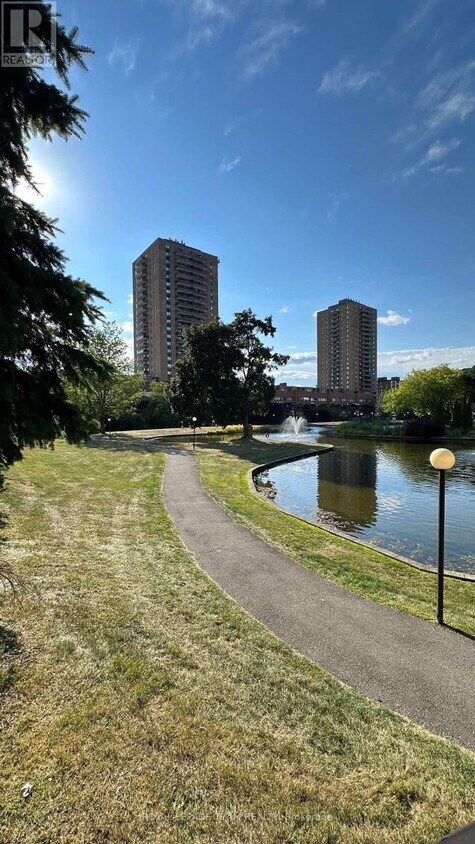 Photo principale - 270-270 Brittany Dr