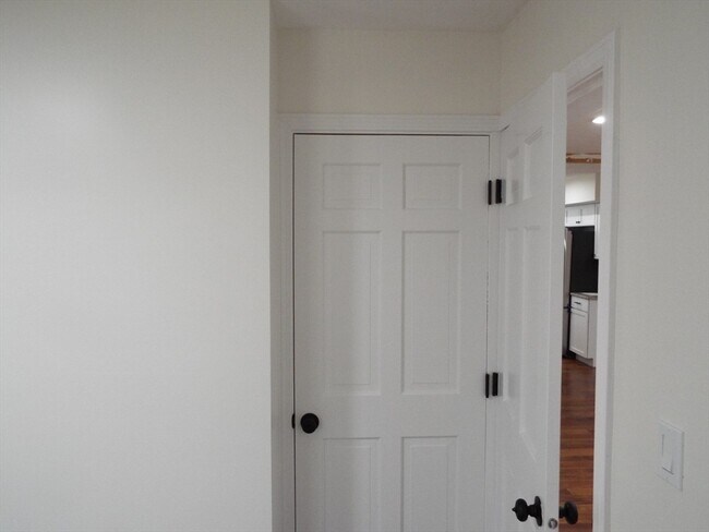 Building Photo - 92 Rockland St