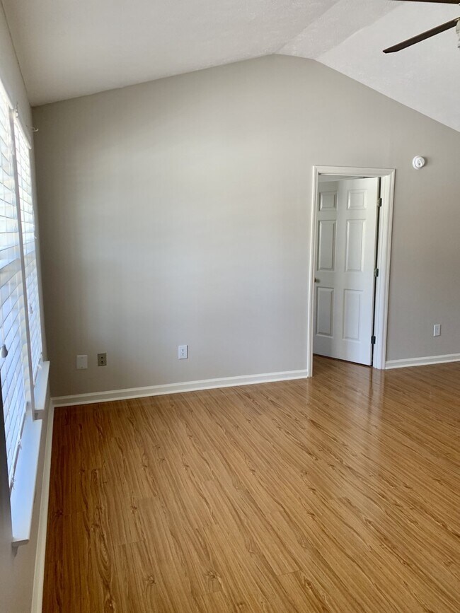 Foto del edificio - 205 Holland Ridge Dr