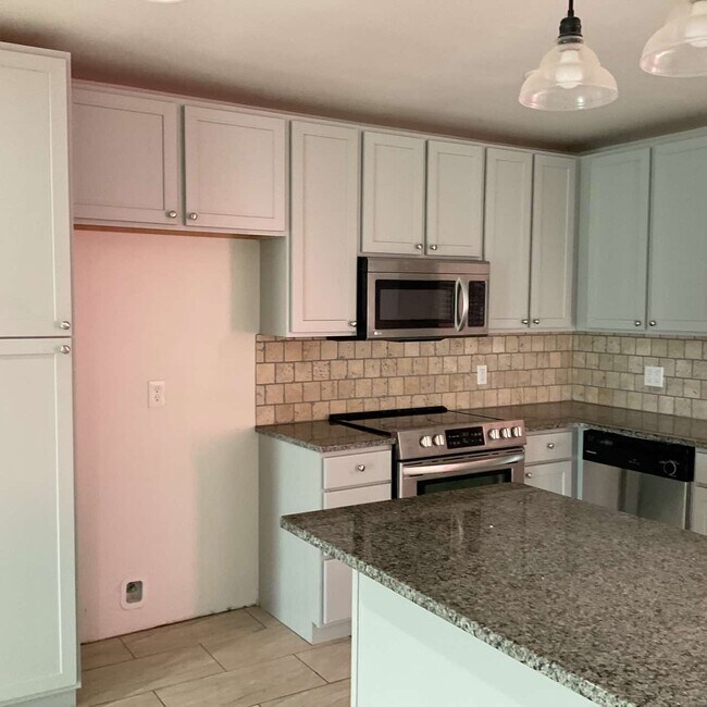 Foto del edificio - 15209 Cruiser St