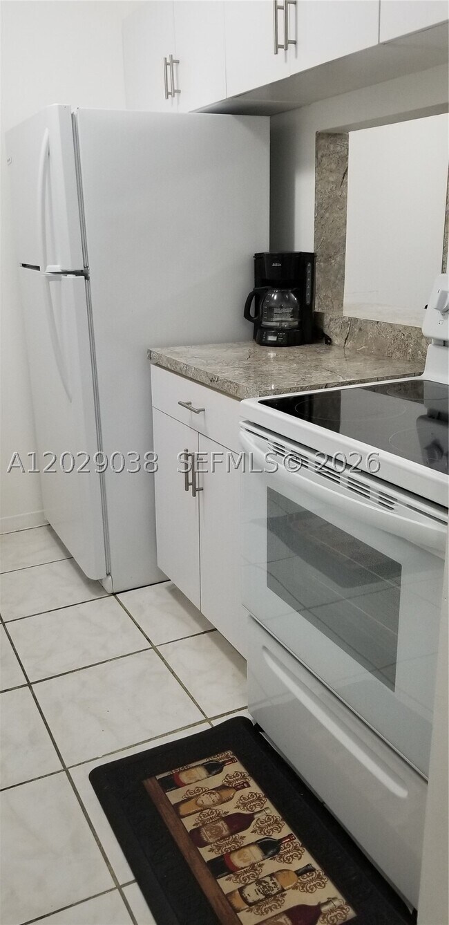 Foto del edificio - 14201 N Kendall Dr