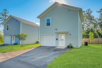 Building Photo - 762 Parklawn St