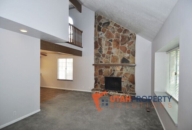 Building Photo - 687 E Countryside Ct