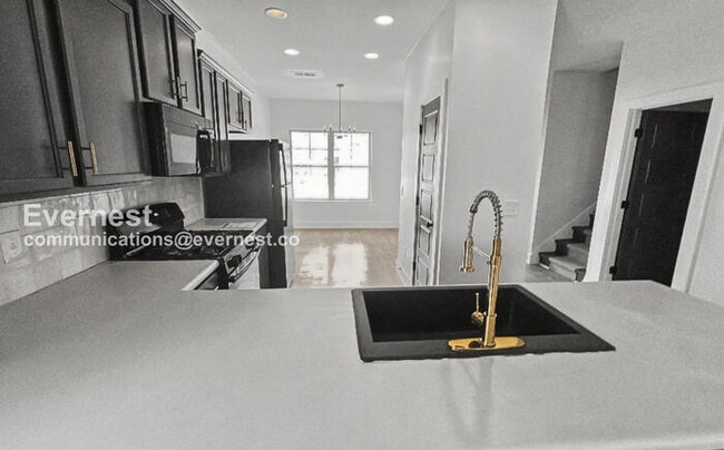 Building Photo - 528 Polo Way