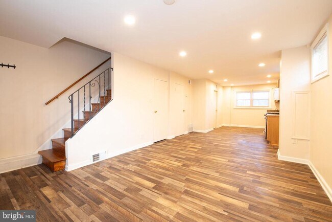 Building Photo - 6021 N Norwood St