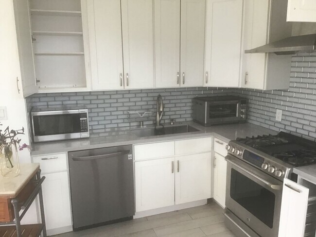 Foto del edificio - The Perfect Family Oasis in Hayward !