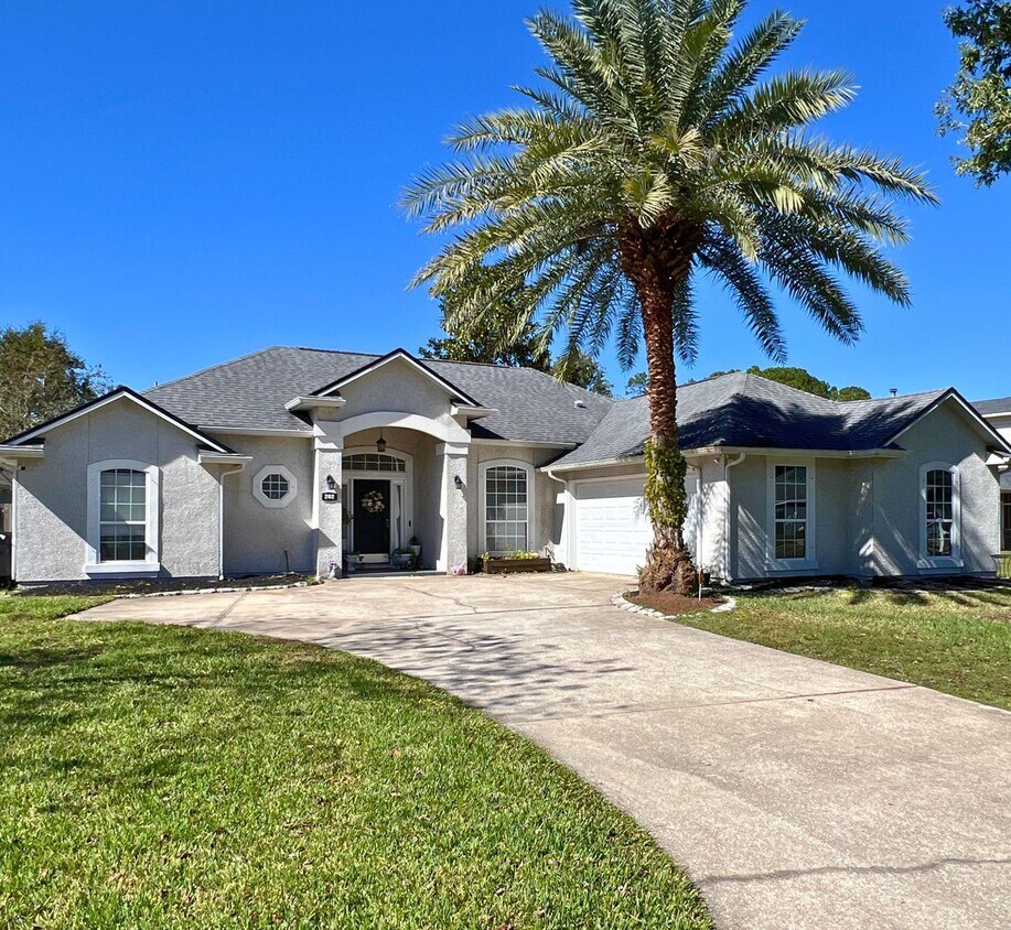 Foto principal - Charming 3-Bedroom, 2-Bath Home with Large...