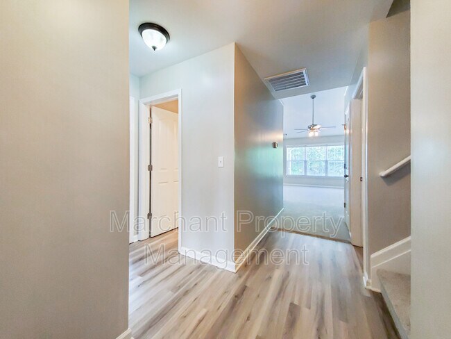Building Photo - 306 Blue Heron Cir