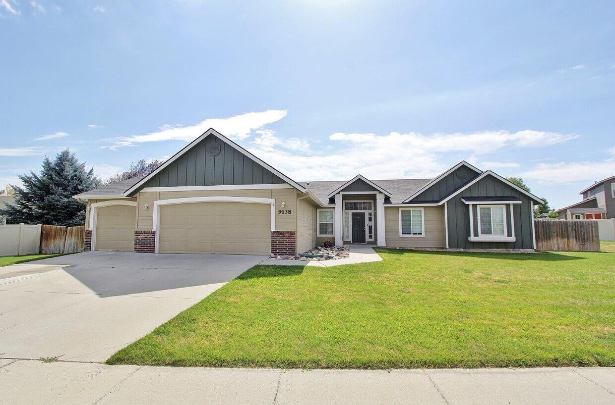 Foto principal - 9138 S Red Delicious Ave