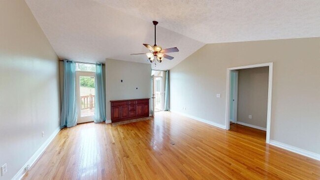 Foto del edificio - Coming Soon! 3 Bedroom home in the Northfi...