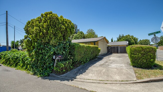 Building Photo - Charming 2 bedroom 1 bath!