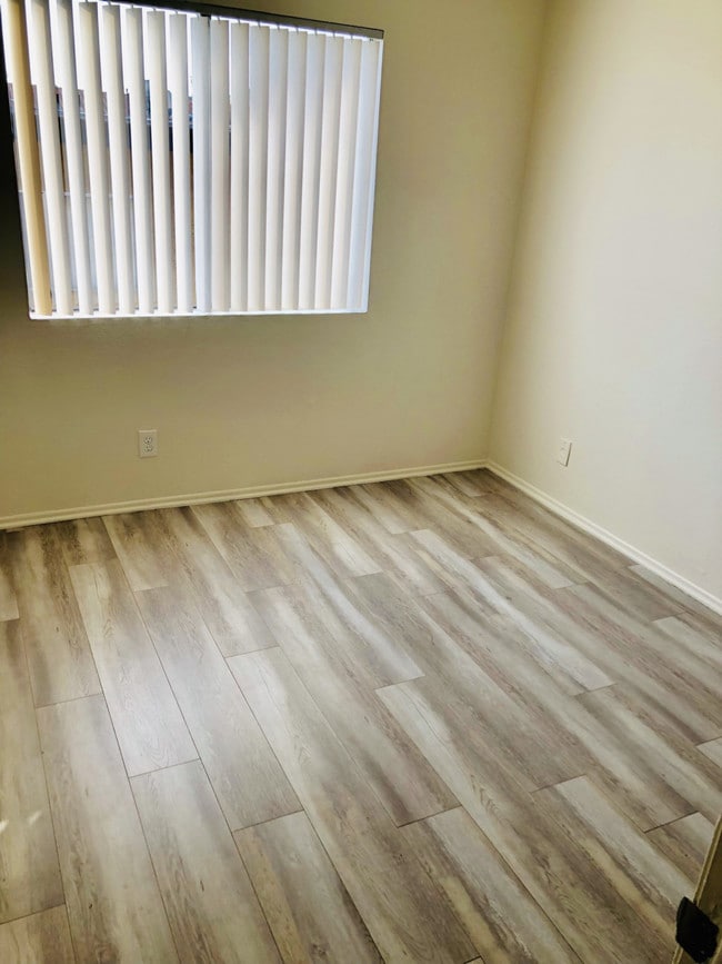 Building Photo - Woodman Apartments