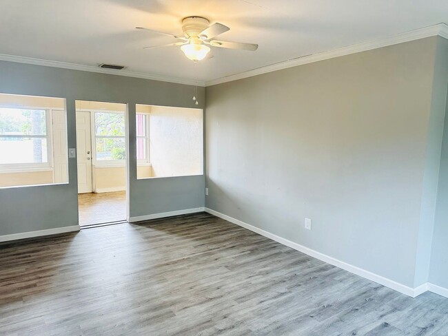 Building Photo - Charming 1br/1ba duplex in Bellair!