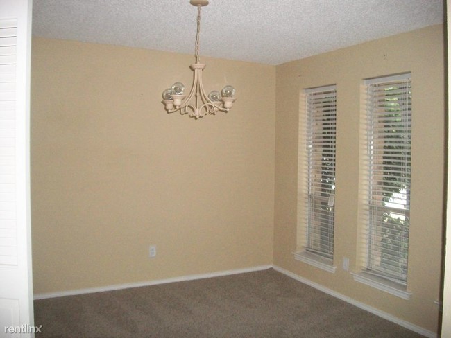 Building Photo - 633 The Meadows Pky