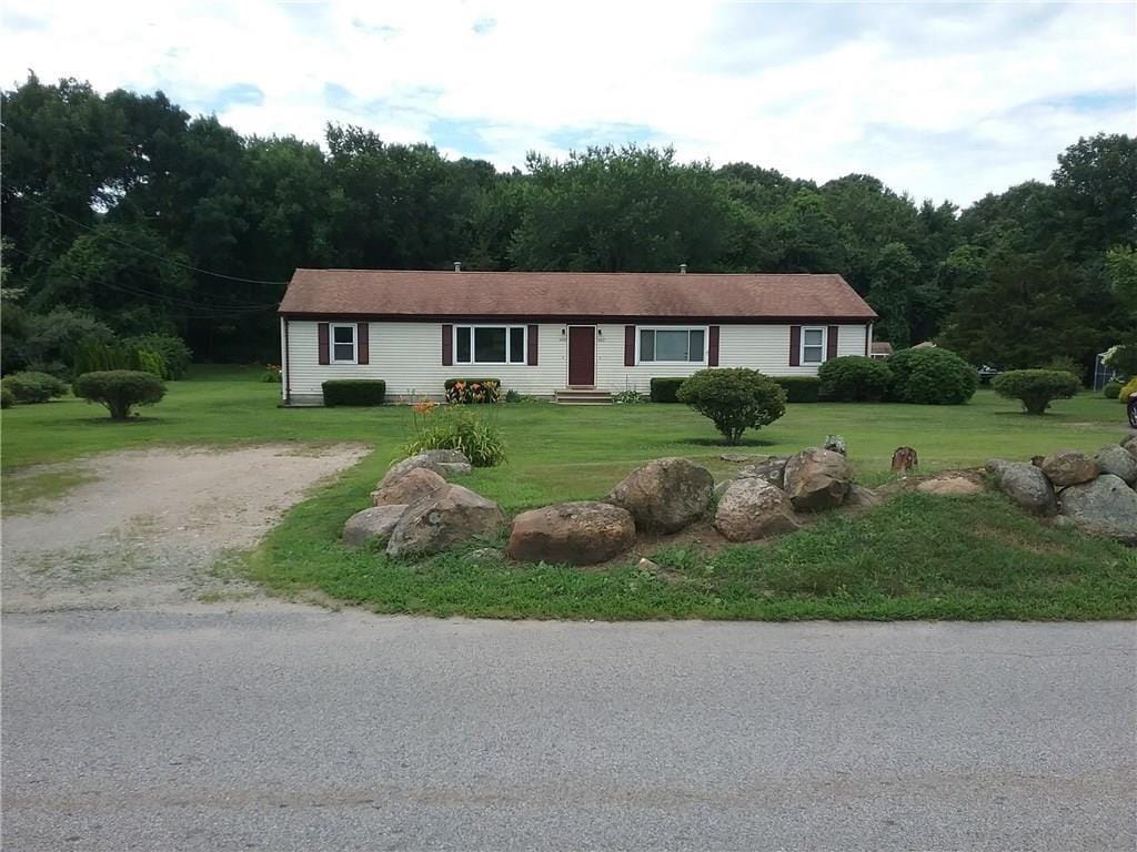 660 Dry Bridge Rd, North Kingstown, RI 02852 Room for Rent in North