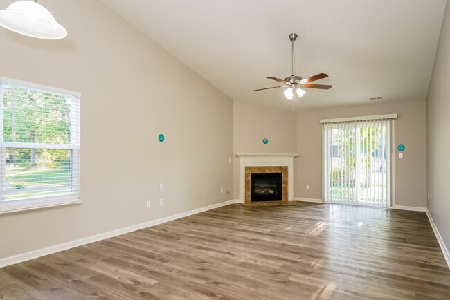 Building Photo - 129 Hilltop Farms Blvd