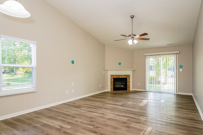 Foto del edificio - 129 Hilltop Farms Blvd