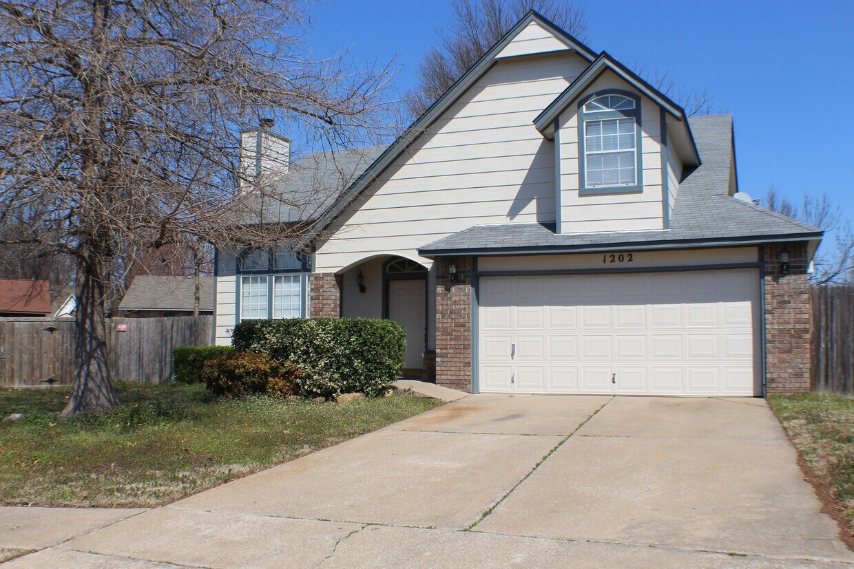 Primary Photo - 4 bedroom in Broken Arrow!!