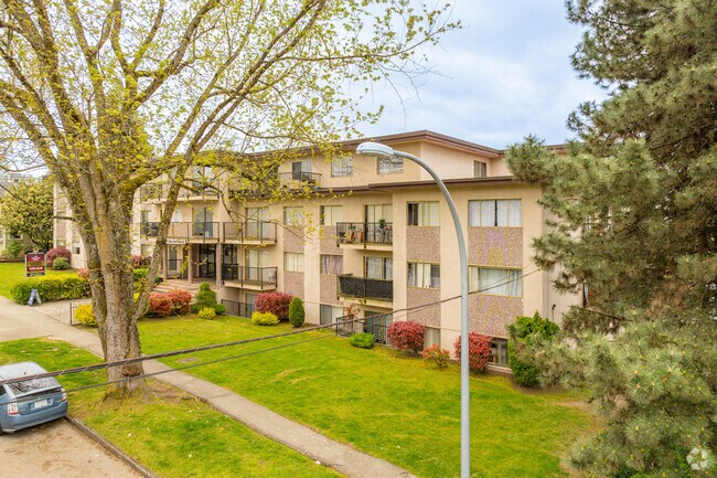 Photo du bâtiment - Holly Tree Apartments