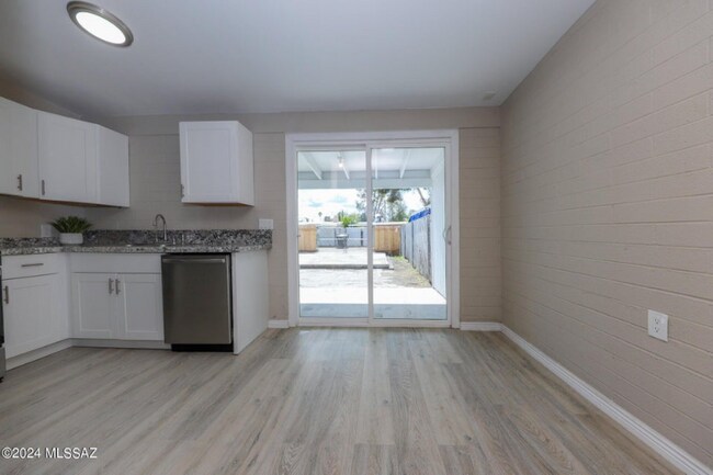 Foto del edificio - 1304 E Irvington Rd