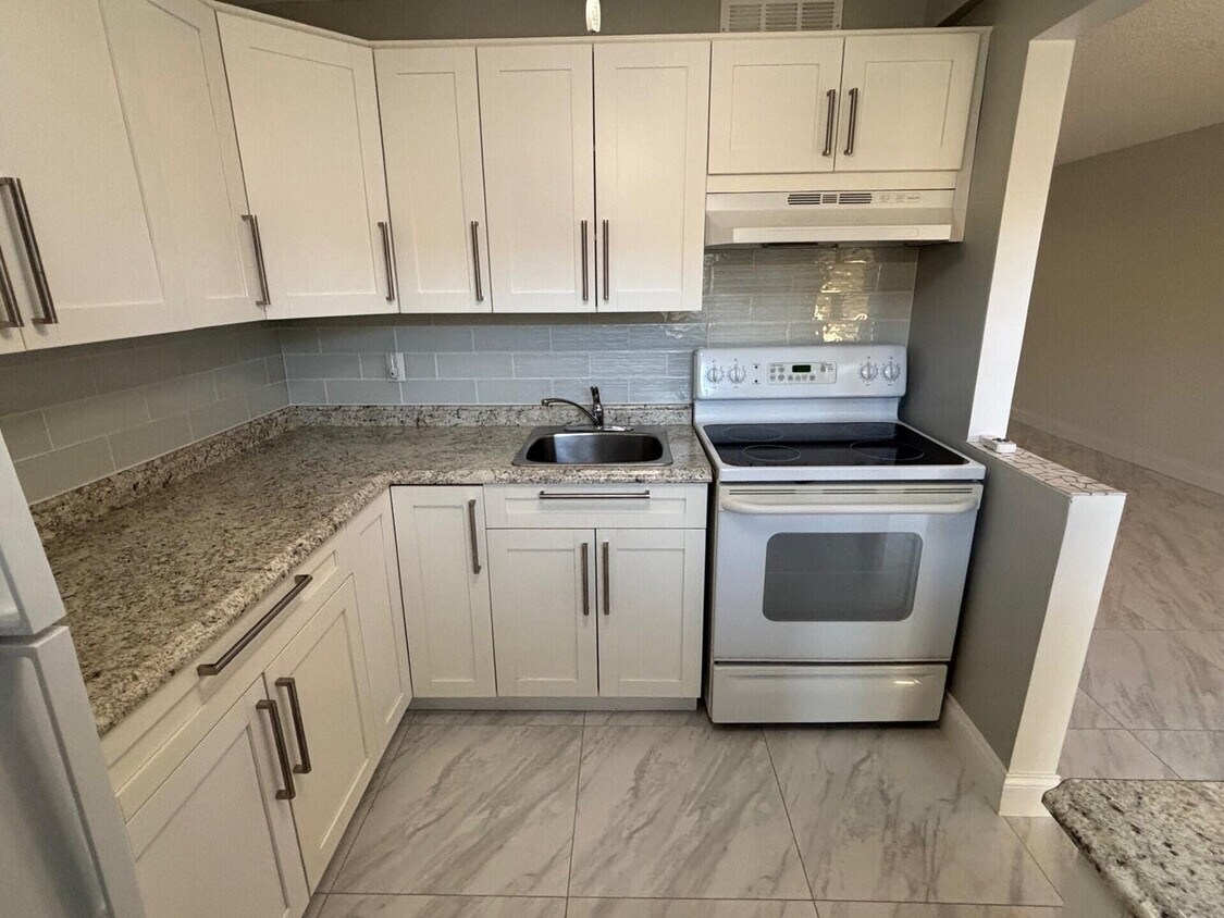Foto principal - 2182 NE 1st Way