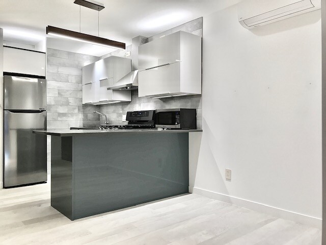 Building Photo - 102 Mott St