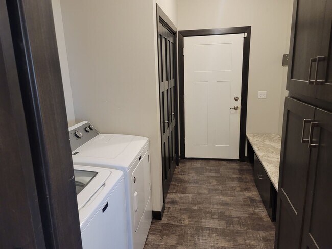 Foto del edificio - 114 Devitt Dr