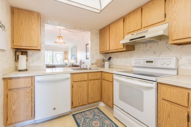 Building Photo - AVAILABLE NOW! Furnished Ground-Floor End Unit | Lake & Pool Views | Minutes to Marco Island & Do...