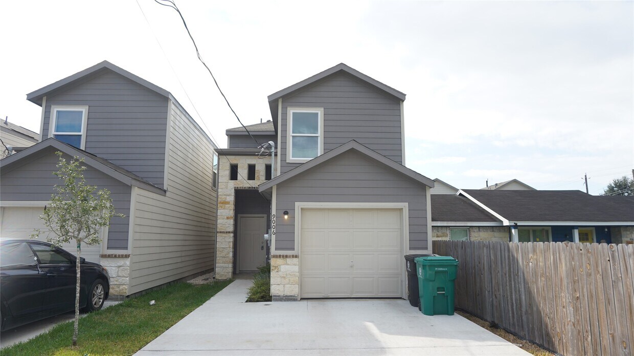 Primary Photo - 9006 Intervale St