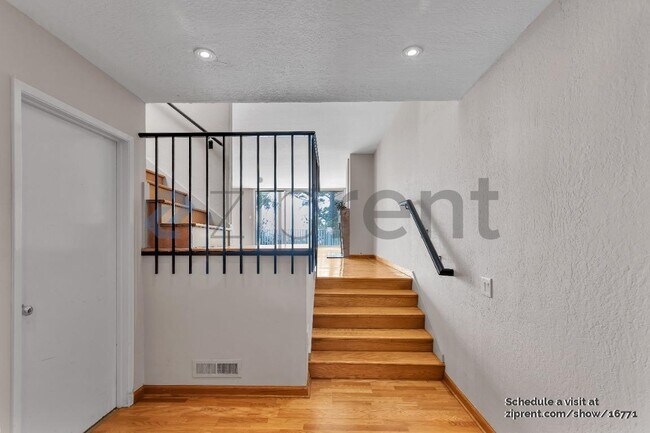 Foto del edificio - 115 Mendosa Ave